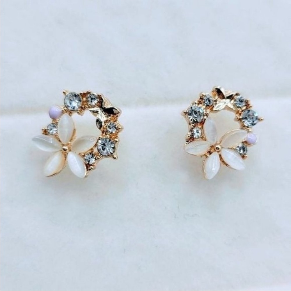Crystal Flower Stud
Earrings - Picture 5 of 5